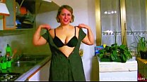 Retro Italian Housewife Kitchen Blowjob