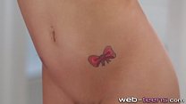 Tattoed teen eats pussy